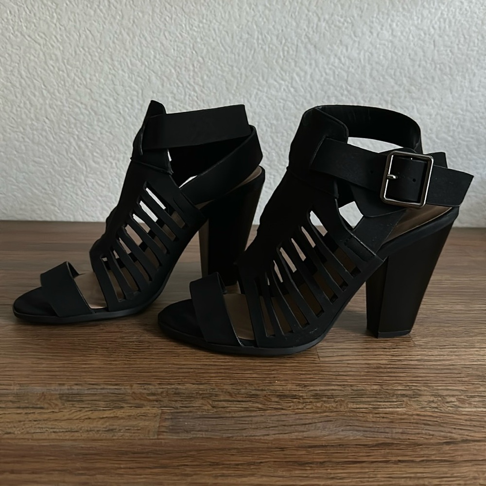 Cutout stacked heel. Color: Black. Size 5.5